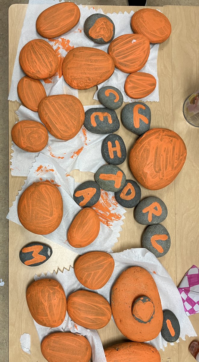 TomEccleston's tweet photo. #orangeshirtday & Nat. Day for #TruthAndReconciliation in #sd53. #Osoyoos & @SSimilkameen community give thanks to Indigenous Ed Advocate, Katelyn for organizing us in #CallsToAction with, #Indigenousgames & buddy classes: story-arts-crafts #bced #sd53 #edleaders #k12education https://t.co/79UaTM2aLm