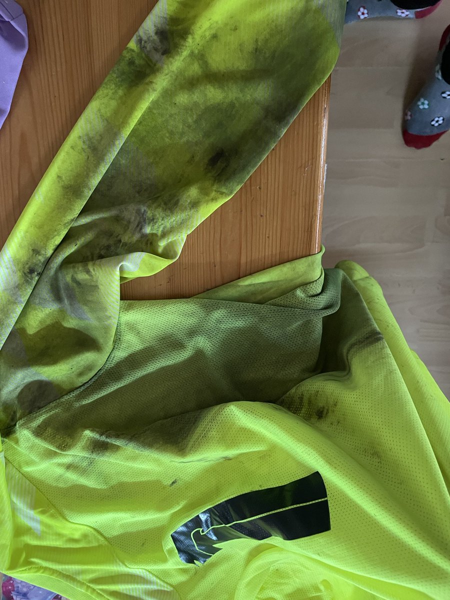 LeeHarman5's tweet photo. Won 6-4 to Sandbach Utd. Well done @WWFC_Reserves. Losing 0-1 after 30 secs but came back to be winning 5-1, we switched off & they gave us a scare. New kit for me, before & after pictures, any tips getting all dirt out please? A Scentsy bath to warm up #UpTheWinny #AwfulWeather https://t.co/JvowFqsVwG