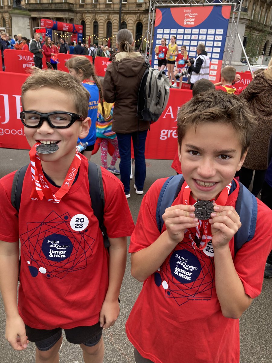 smujer's tweet photo. Brilliant morning @GreatScotRun  with these two superstars! Great run from them both in their first Junior GSR race. Big sisters banner helped too!#JuniorMiniGScotRun https://t.co/wBQlXjh2yh