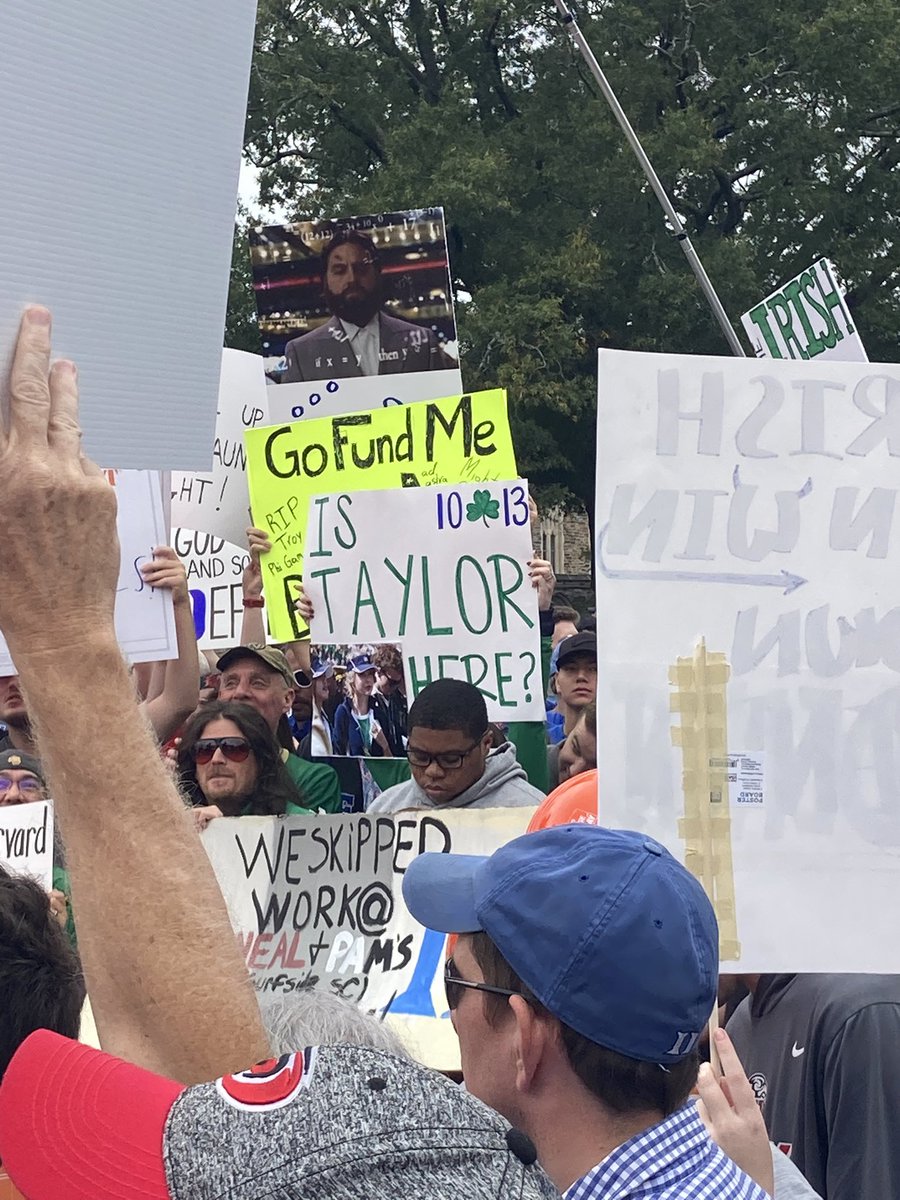 sww4tb's tweet photo. Ever saw a Taylor Swift sign on Gameday, she’s everywhere now 😂 https://t.co/kl90ipvqIC