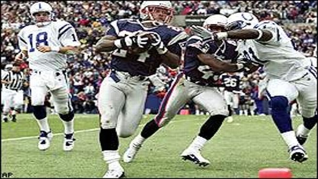 ryanmulherin's tweet photo. 9/30/2001 — #OnThisDay 22 years ago the #Patriots beat the Colts, 44-13. #TomBrady made his first career #NFL start and went 13-23 with 168 yards while Antwon Smith rushed for 94 yards and 2 TD’s.
#OtisSmith (78 yards) and #TyLaw (23 yards) both had INT’s returned for TD’s https://t.co/GsNTdhHRdR