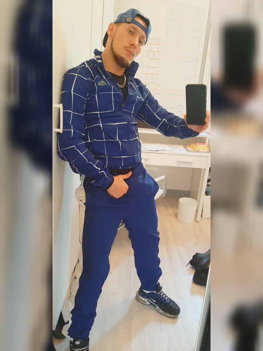 Eat Me 😈💦

Like si tu te mets à 4 pattes 🙇🏻‍♂️
RT si tu veux mon zob aussi 🍆