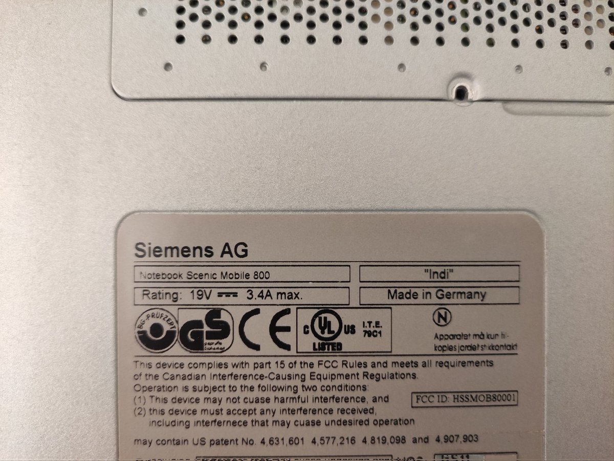 Loeschzwerg_3DC's tweet photo. An old Scenic Mobile 800 from Siemens Nixdorf Informationssysteme, released Mid 1998. It was the first laptop from SNI featuring a magnesium chassis. This model here has a PII 266MHz, 64MB memory and an ATi RAGE LT Pro.
#siemens #nixdorf #retropc #scenicmobile #ati https://t.co/WMuyDDLpHf