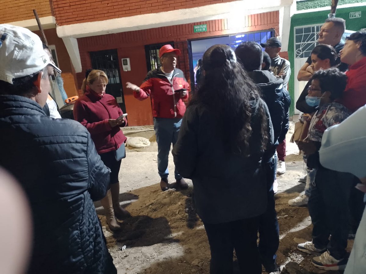 guillermoedil's tweet photo. seguimos trabajando fuertemente para que la comunidad conozca nuestro trabajo y el esfuerzo que hemos dado en esta labor junto con el deseo de continuar trabajar por Bosa.

Este 29 de octubre vota L81 por Guillermo Bastidas y L2 por @mariavictoriavargass 

¡Unidos por Bosa! https://t.co/qlHWgfFU7n