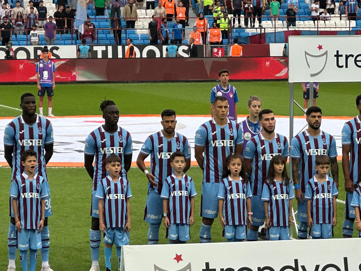 Trabzonmarkt's tweet photo. ✍️ Trabzonspor'u bugün 10 üzerinden puanlayın. #TSvPS https://t.co/LilKJ7gvy1