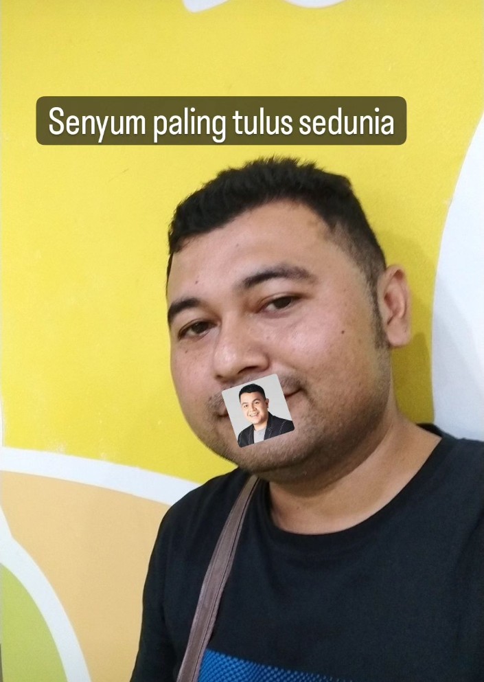 Kalo senyum yang tulus ga bisa mendamaikan keadaan, mungkin senyum dengan fulus bisa.