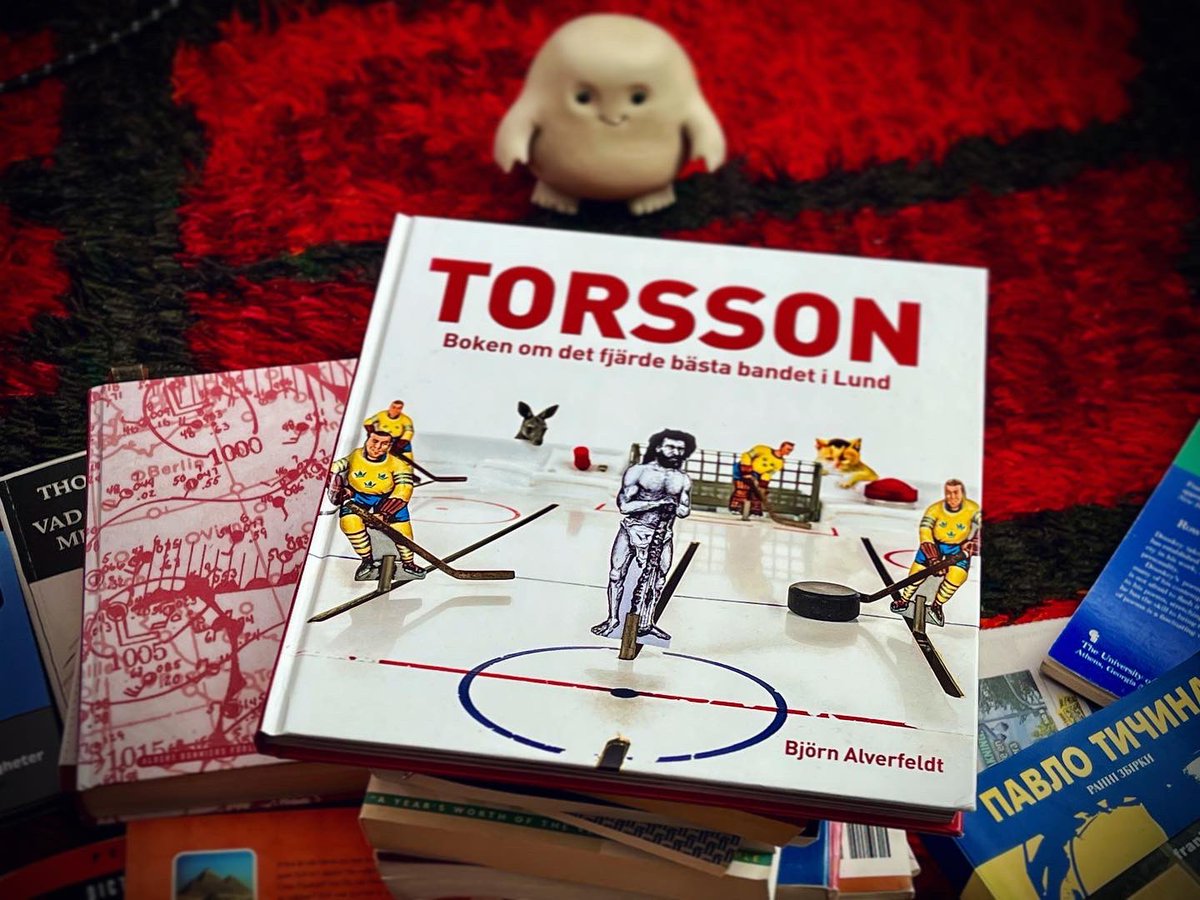 Mr_K_Twig's tweet photo. Höstblärk. Behov av uppmuntran – vilket jag tog mig genom att omläsa  @NgtInomBjorn s Torsson-biografi. Alldeles fantastisk bok om alldeles fantastiskt band, skriven med perfekt torssonsk tonträff (vilket emellertid, motsägelsefullt nog, väl (?) är ganska o-torssonskt). Läs den! https://t.co/X8MwvOOGt2