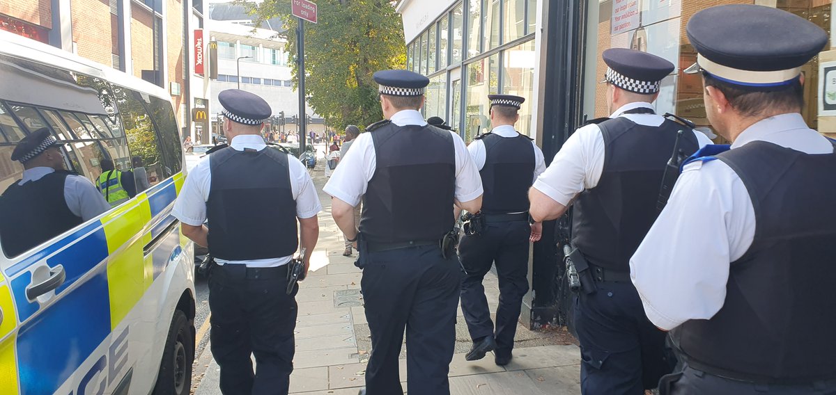 On Friday afternoon, Ealing Safer neighbourhoods team were out and about on the high street working with the council to tackle anti-social driving around McDonalds and Bond Street. #streetsafe #localpolicing