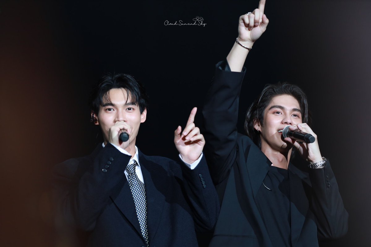CloudSunandSky's tweet photo. My boys 🤍💚

BrightWin in TW 

#SBSconcerttourinTP 
#ไบร์ทวิน #bbrightvc #winmetawin https://t.co/Kae5oXEWOj