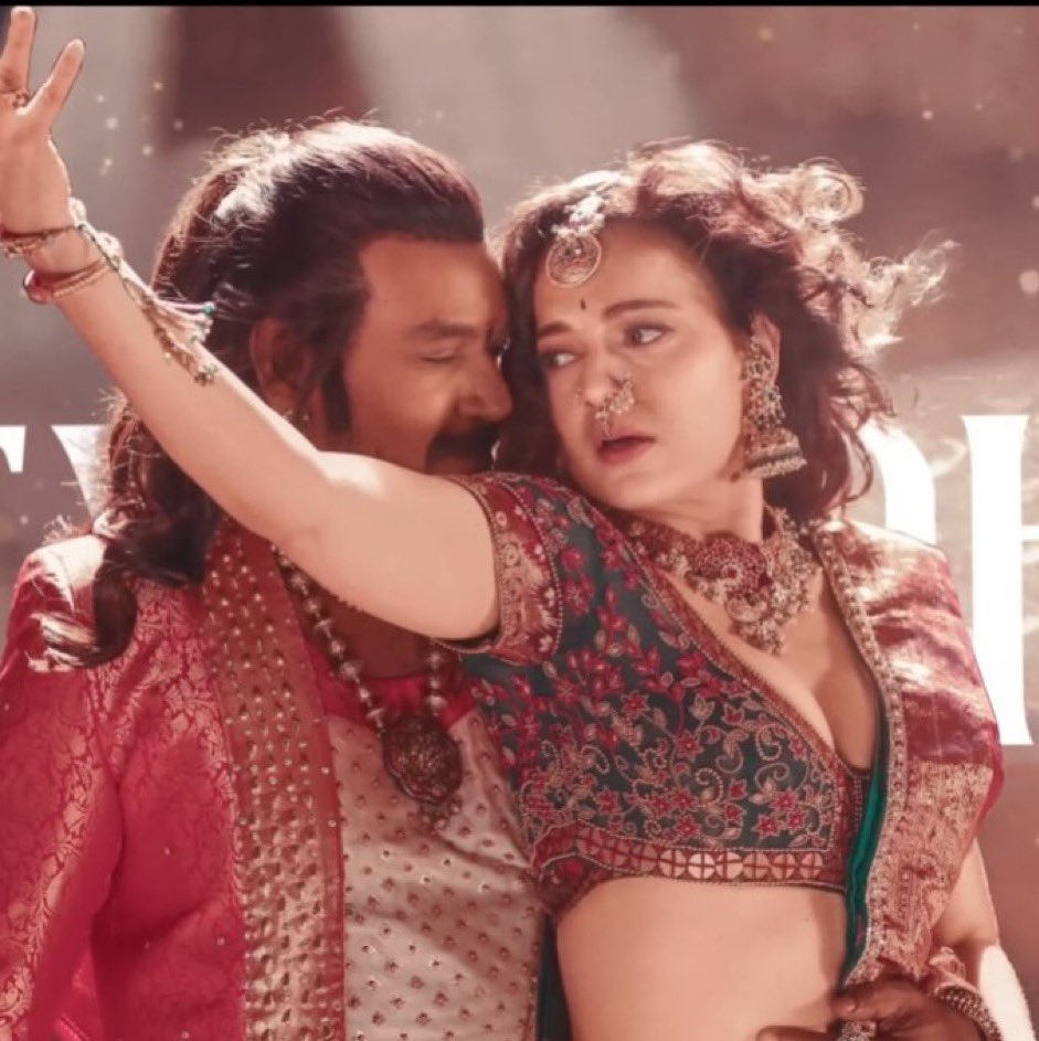 BhaktWine's tweet photo. Hottest thing on internet!!! #KanganaRanaut #ragava #Chandramukhi2 https://t.co/Uu3Yke5KVs
