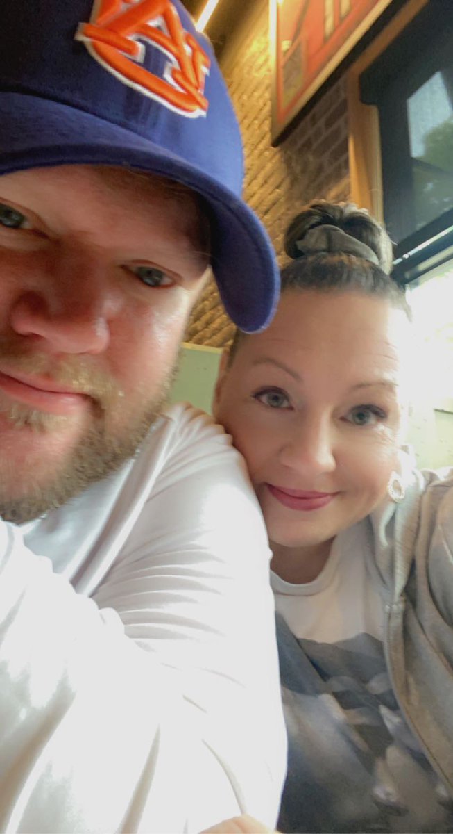 leeeahhhhh's tweet image. Good morning friends. Just a kind reminder that Auburn/UGA games are hard on my heart. Please be kind so I don’t have to mute 1000 of you, temporarily. #ForTrey 
😂💙🧡