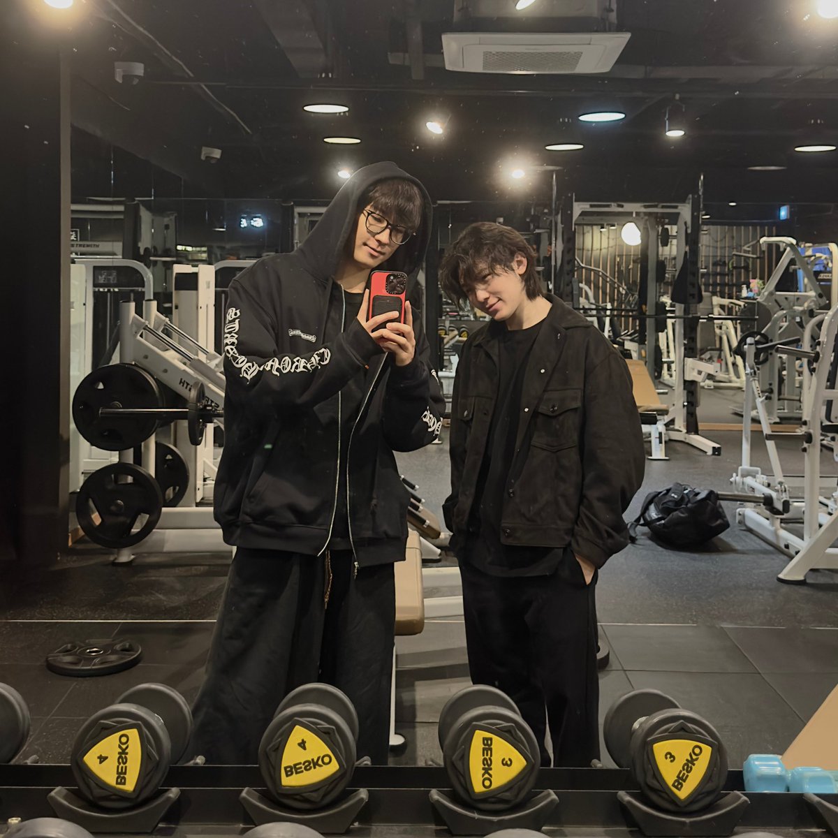 The true hallmark of friendship is the minimal amount of selfies you have together. Jihoon and I know this best.