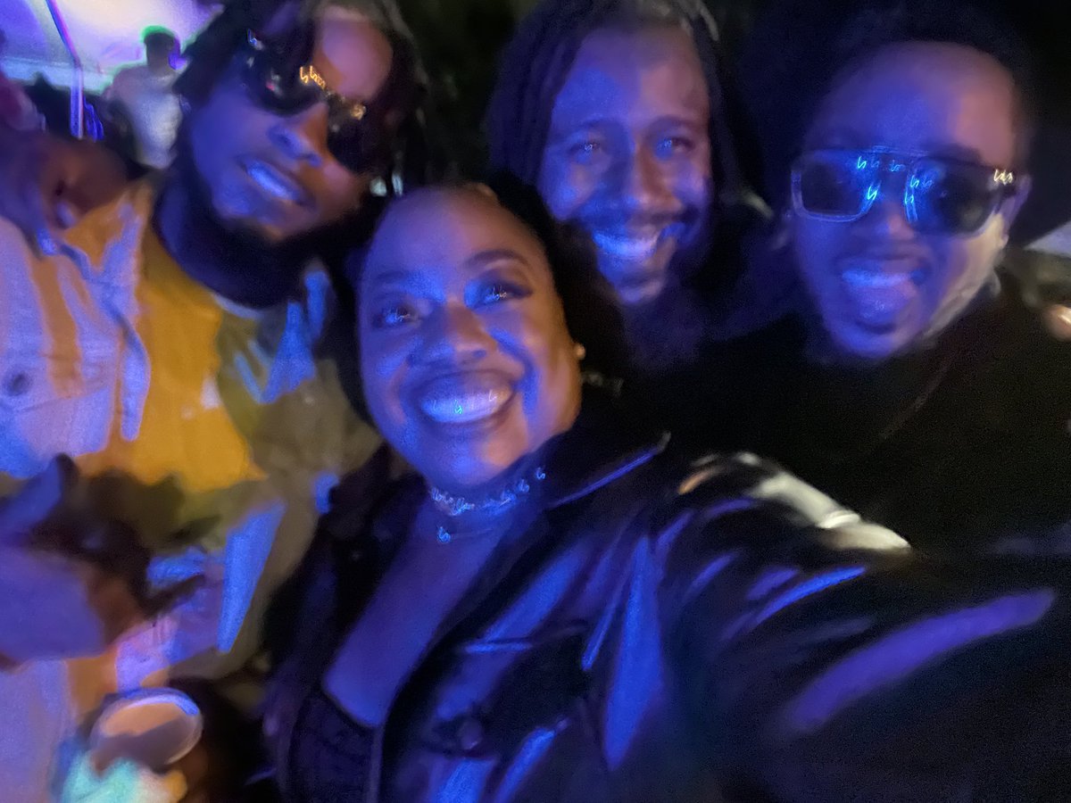 LaJoyLaw1's tweet photo. Come thru Art All Night! I love my EOTR COMMUNITY SO MUCH! Bri n I had a blast at Art All Night last night! Frm Deanwood to Anacostia!!!
S/O to @ExBandAndShow and @therealtromboneking !They tore it up as usual! And Happy Bday @therealtromboneking ! #AbriasMom #Ward8 #Ward7 #EOTR https://t.co/oz9gN4jcZI