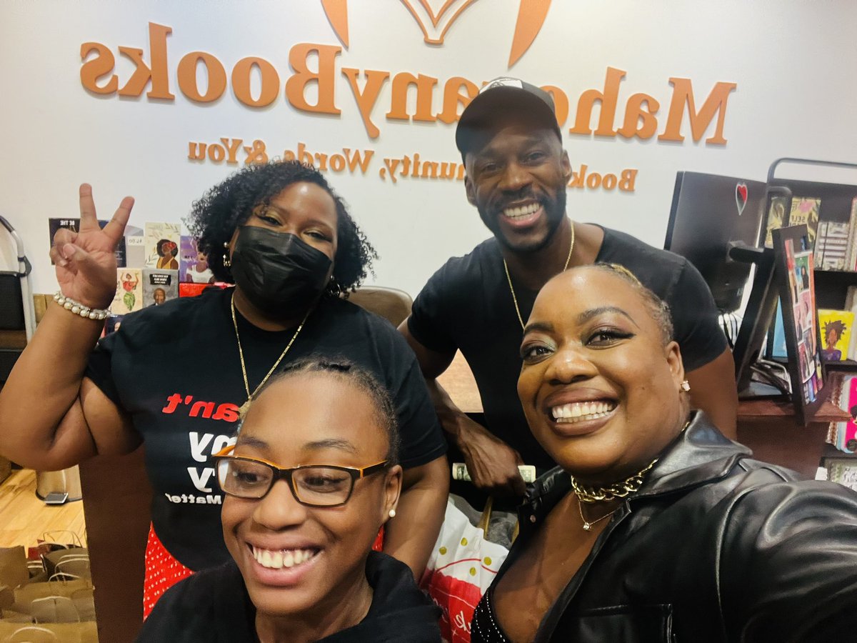 Come thru Art All Night! I love my EOTR COMMUNITY SO MUCH! Bri n I had a blast at Art All Night last night! Frm Deanwood to Anacostia!!!
S/O to <a href="/ExBandAndShow/">The Experience Band & Show, LLC</a> and @therealtromboneking !They tore it up as usual! And Happy Bday @therealtromboneking ! #AbriasMom #Ward8 #Ward7 #EOTR