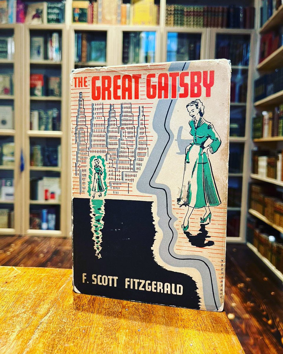 HenryPordesBook's tweet photo. “I was within and without, simultaneously enchanted and repelled by the inexhaustible variety of life”
A UK First Edition of Fitzgerald’s classic, ‘The Great Gatsby’
#greatgatsby #fitzgerald #booklovers #rarebook #firstedition #materialsm #bookstore #thegreatgatsby #jazzage https://t.co/T4PAheuzqU