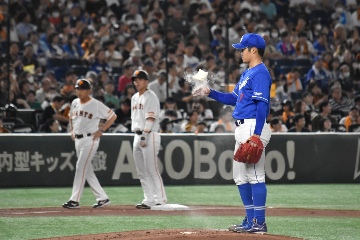 mori7728's tweet photo. 西本の評価の通り、経験者レベルでも腕の上げ方が変わったりとフォームに安定感はない。
ただ投げてる球はいいものがあるから、6イニングを1失点に抑えられる。フェーズは投手専門でやってきたメンツとは違うけど、希望のある投球だった。
生で見れて本当に良かった。
#根尾昂
#drapic7 https://t.co/4k03E2nTlF