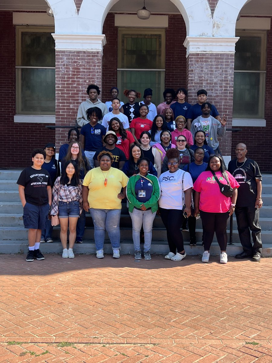 kemjacks's tweet photo. Univ. Of South Alabama African American Studies program students visiting historic Brown Chapel AME church in Selma, AL! Thank you Mr. Sam Walker!  #AFRusa23 #GoJags https://t.co/eSjfZnBDOK