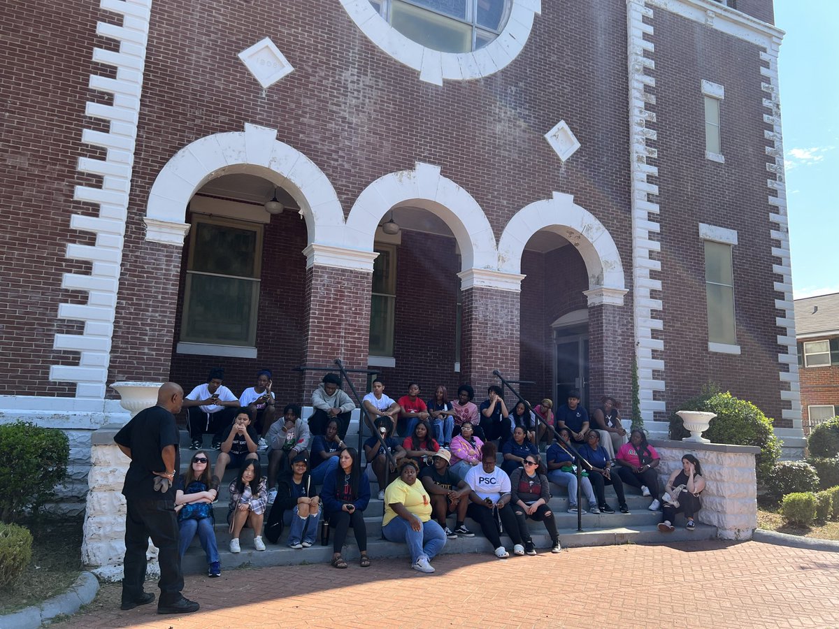 kemjacks's tweet photo. Univ. Of South Alabama African American Studies program students visiting historic Brown Chapel AME church in Selma, AL! Thank you Mr. Sam Walker!  #AFRusa23 #GoJags https://t.co/eSjfZnBDOK