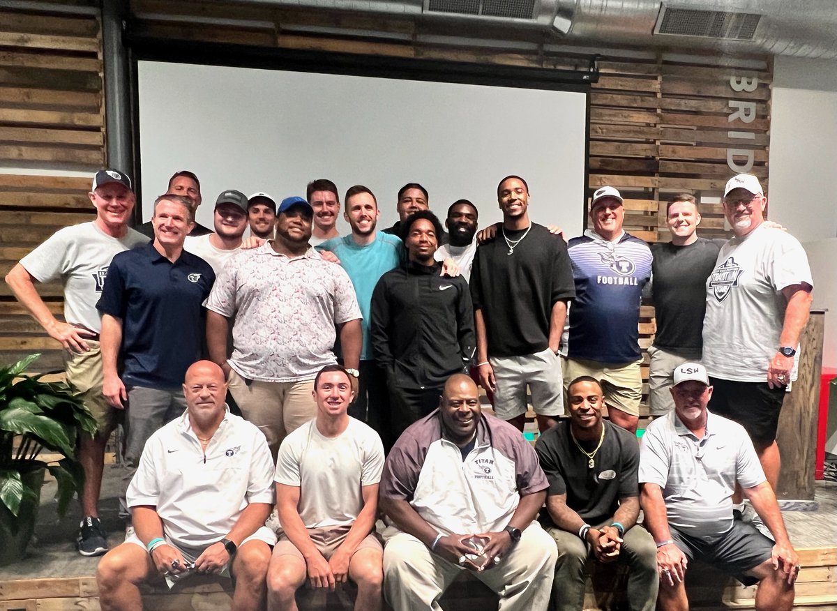 thelimboparks's tweet photo. What a beautiful evening.  We had a chance to welcome back and honor  the 2010-2013 @LSWTitanFB State Championship teams 🏈 https://t.co/72gOiXXDje