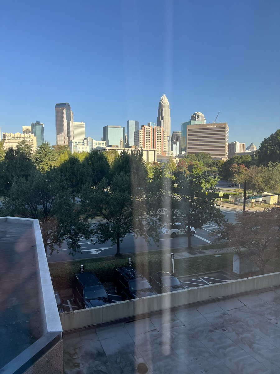EatLiftTrvlFuck's tweet photo. Good Morning from Charlotte #Laidover https://t.co/TGIMKVCej4