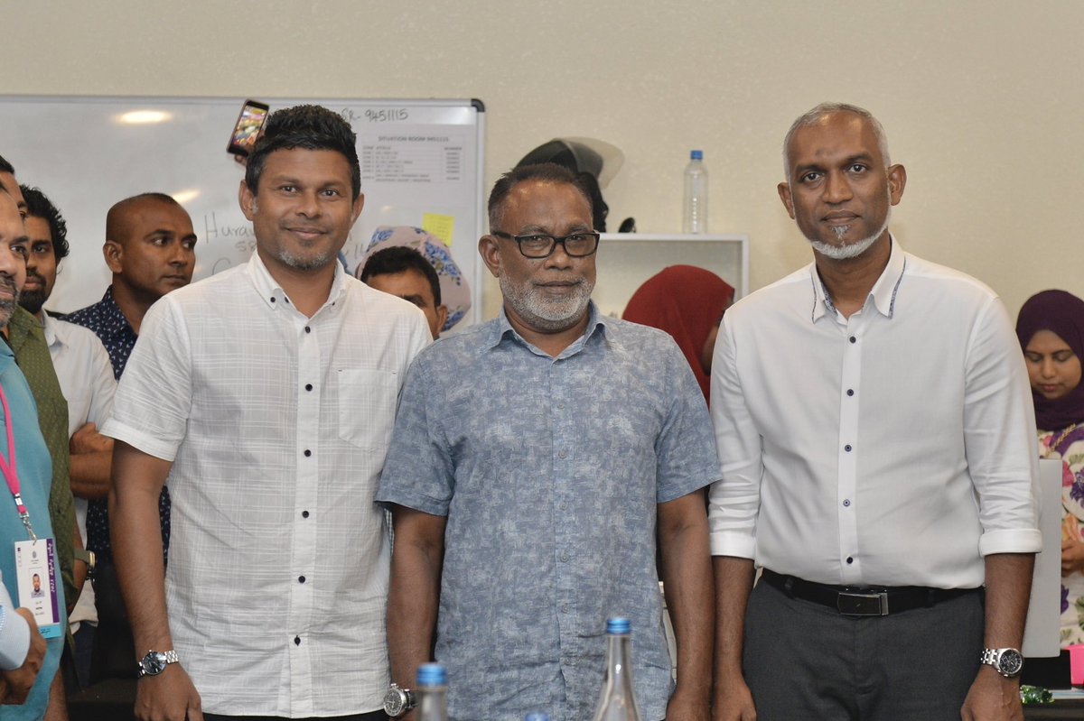 Banafsaa's tweet photo. الحمدللہ! مرحبا! ދިވެހީންގެ ރާއްޖޭގެ އިންތިޚާބީ ރައީސް ޑޮކްޓަރ މުޙައްމަދު މުޢިއްޒު، އިންތިޚާބީ ނައިބް ރައީސް ޙުސައިން މުޙައްމަދު ލަޠީފު https://t.co/uTEAFudqmS