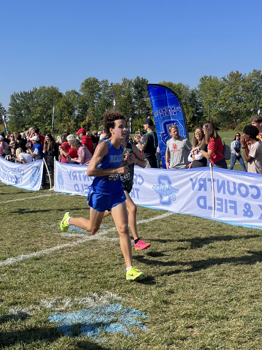 MrsKateRoss7's tweet photo. Great morning at Berlin HS! Caught our Varsity Cross Country Bears at the Bear Den Dash and also watched my freshman and her volleyball team take down my alma mater 💙 Thanks for the invite to the race, Grace, Matthew, Phillip, and Preetam! https://t.co/gOhlAmxTqN