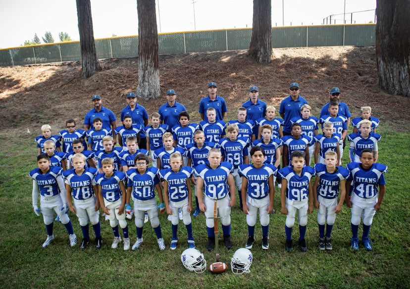 TitansReedley's tweet photo. It’s bye week for the Titans so it’s a good time for team pics. 

2023 Titan Pee Wees, Juniors, and Seniors. 🧱x🧱
#CountyLineTitans #SendMe https://t.co/kJZalH8b5I