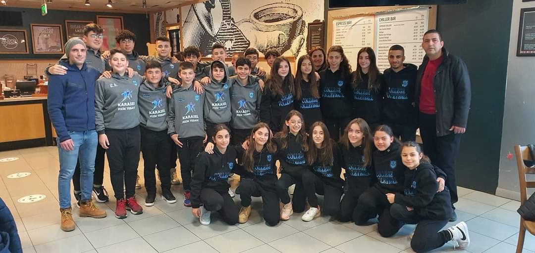 serapkorkmazis's tweet photo. Çocukların, insan hayatının değer gördüğü bir toplumun ışığı sınırlarının ötesine taşar, meleklerimiz gibi...
Ahlaksızlara düştü yolumuz ,sınırlarımızın ötesinde...Oteliniz dünyamızı karanlığa boğdu, ışıklarımızı kaybettik!
#isiasortakdavamız https://t.co/OL9xACSrhl