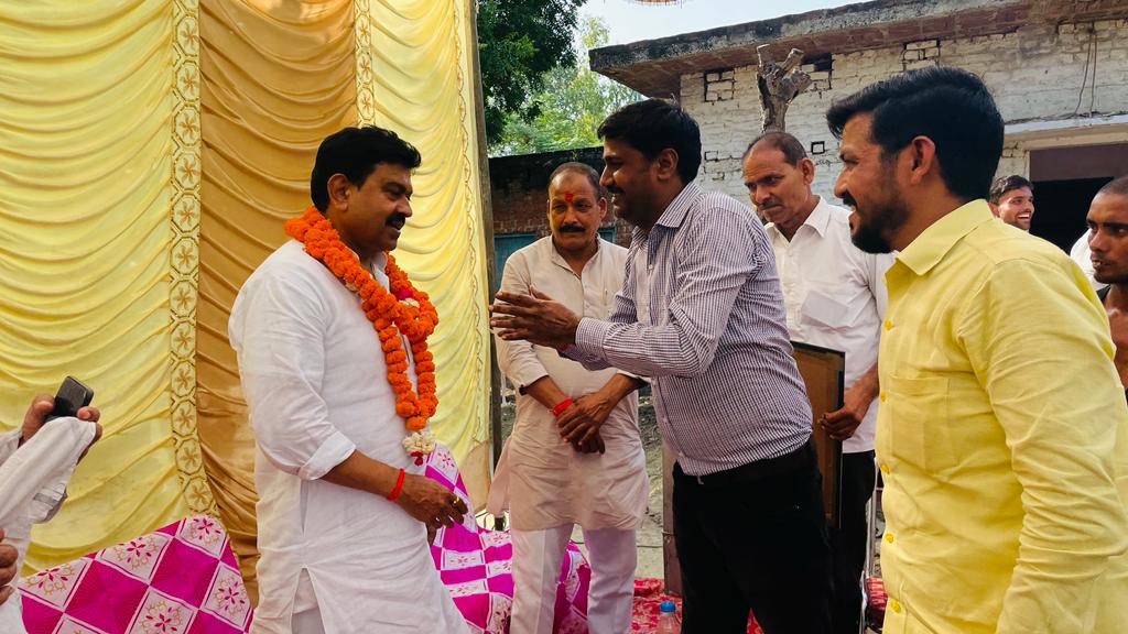 DeepakT72500280's tweet photo. मा० केंद्रीय गृह राज्य मंत्री 
श्री अजय कुमार मिश्रा जी 
 सांसदीय क्षेत्र लखीमपुर खीरी के विभिन्न कार्यक्रमों में।
#NarendraModi #PMOIndia #BJP4UP #YogiAdityanath #JPNadda #AmitShah #ajaymishrteni #bjplmp #bjppalia https://t.co/e7XBaNocvq