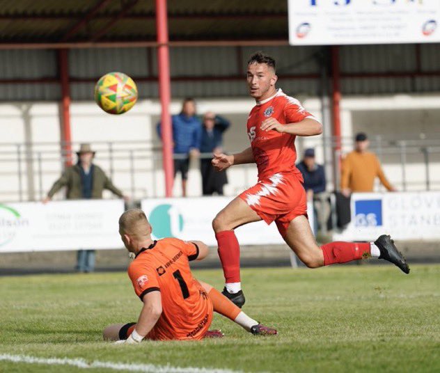 FT: Bideford 3 (Buchan 47, 65, 84) Melksham Town 1 (Porton 30)

Mattie Buchan’s second half hat trick gives Bideford a big win over Melksham! A really good second half from The Robins!

#ROBINS