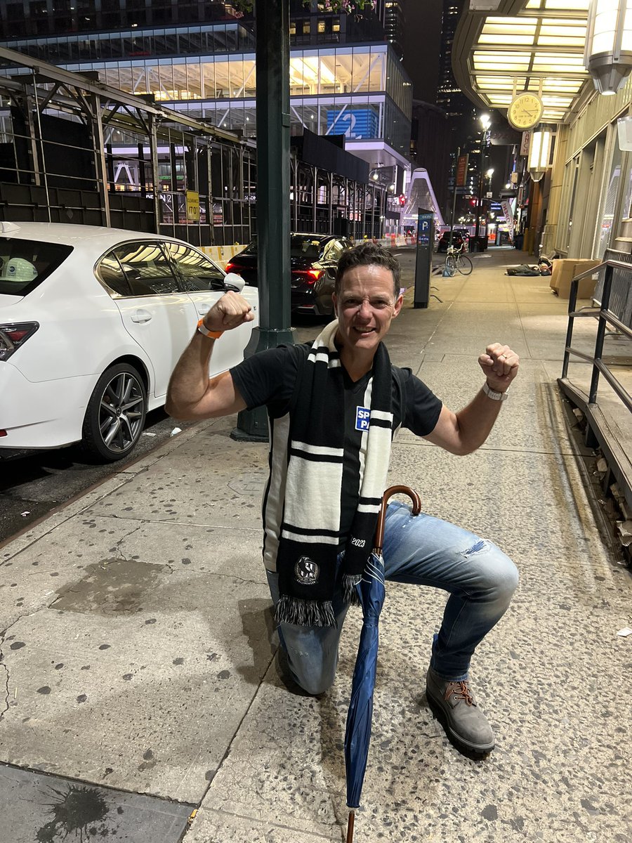 coxie29's tweet photo. @CollingwoodFC Watched the game with the NY Magpies in New York! Words can’t describe it…🖤🤍 https://t.co/Wg5jS8SEgP