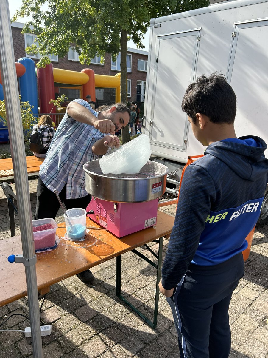 We kijken terug op een geslaagde dag voor onze vrijwilligers en klanten. 
Dank aan alle sponsoren en leveranciers en vooral aan de mannen van De Ronde Tafel #Ridderkerk
