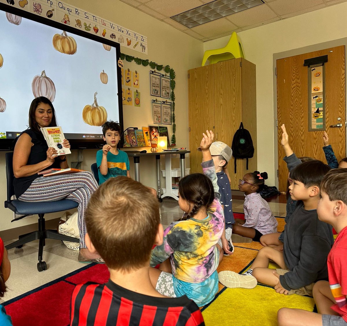 MrsBalcar's tweet photo. Thank you so much to our Mystery Reader!🎃 📖 🍁 We loved the fall and nonfiction books you chose! @APS_VHE https://t.co/2c45g0IS9Z