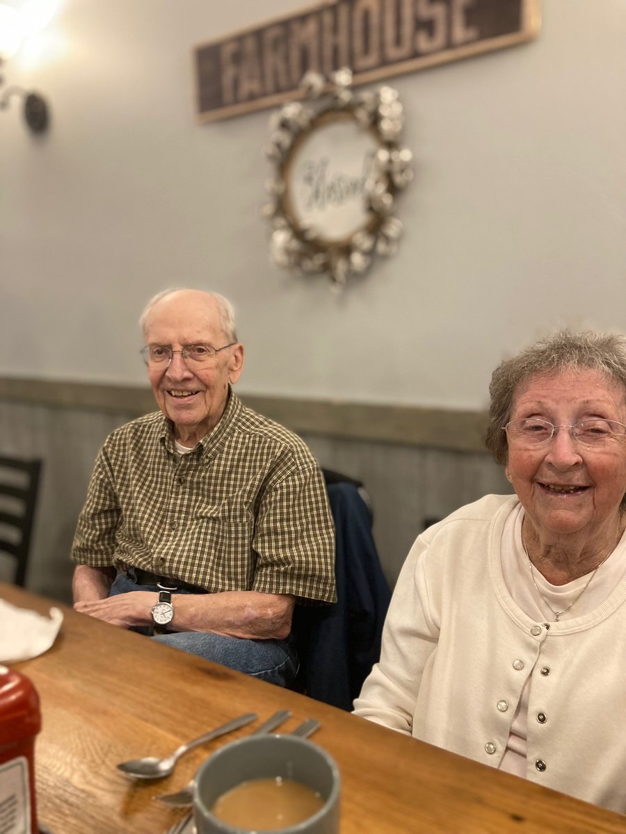 ForestGlenHC's tweet image. Residents went on an adventure to The Farmer's Daughter in Urbana for breakfast. The cinnamon rolls were fresh from the oven and big enough to feed our entire crew! #TrilogyLiving #outingfun
