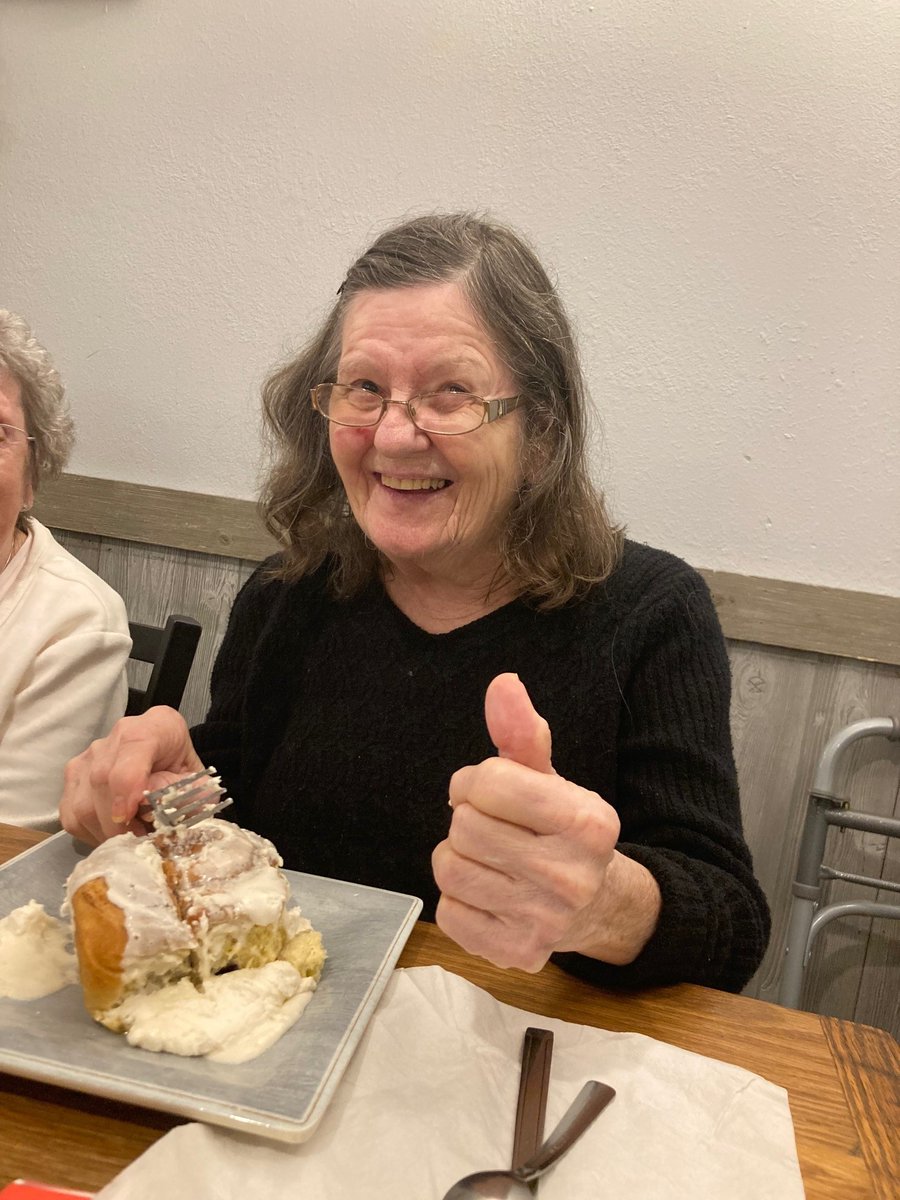 ForestGlenHC's tweet image. Residents went on an adventure to The Farmer's Daughter in Urbana for breakfast. The cinnamon rolls were fresh from the oven and big enough to feed our entire crew! #TrilogyLiving #outingfun