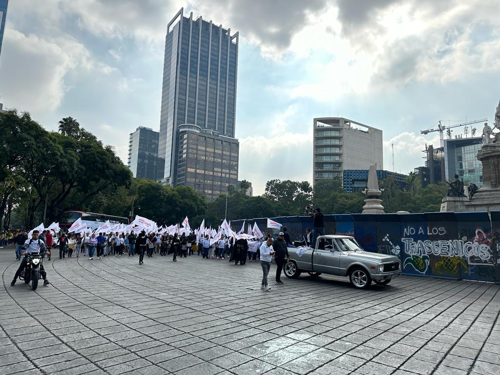 prevueltas23's tweet photo. #PeriódicoRevueltas Monta "show" @OHarfuch sobre Paseo de la Reforma, quien es señalado de participar en la construcción de la verdad histórica sobre #Ayotzinapa, se le compara con Batman, contribuyendo a la frivolidad en la que #morena ha caído en la elección de sus candidatos. https://t.co/tj2wUe7jDg