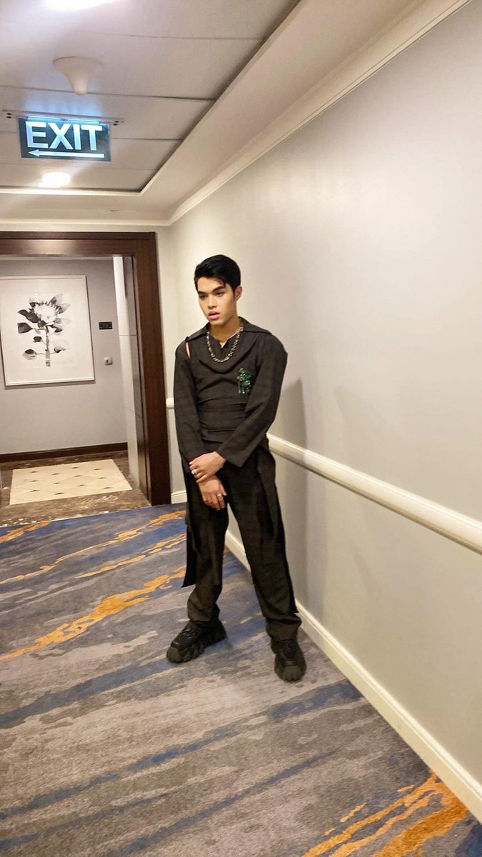 Pano mag exit,
 kung  may <a href="/elijahcanlas_/">Elijah Canlas</a> 
Na naka harang? Lol

#ElijahCanlas
#CornerstoneArtist

Ctto tita lyn