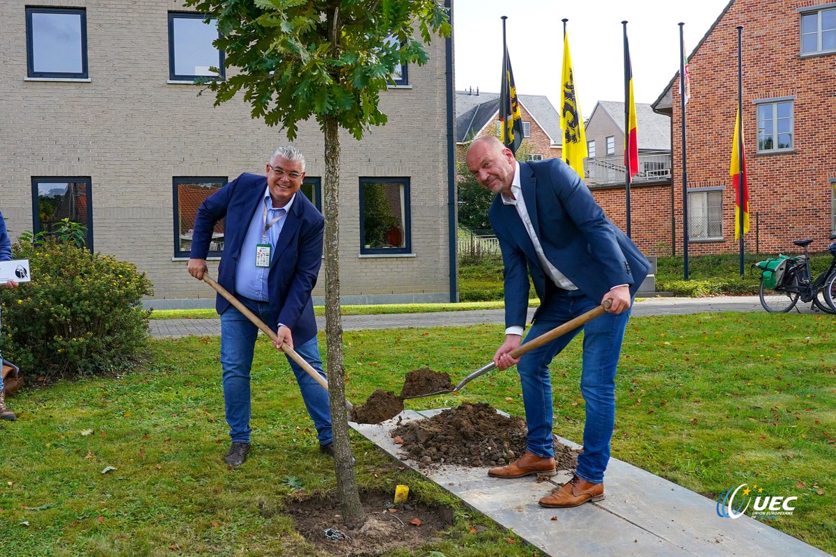 UEC_cycling's tweet photo. ๐ณ What a beautiful day to plant the UEC Forest tree n. 39 in Oud-Heverlee ๐ง๐ช for #EuroGravel23
๐บ๏ธ #UECForest map and info > https://t.co/QmzaWHtqsA https://t.co/r8YSWZudEc