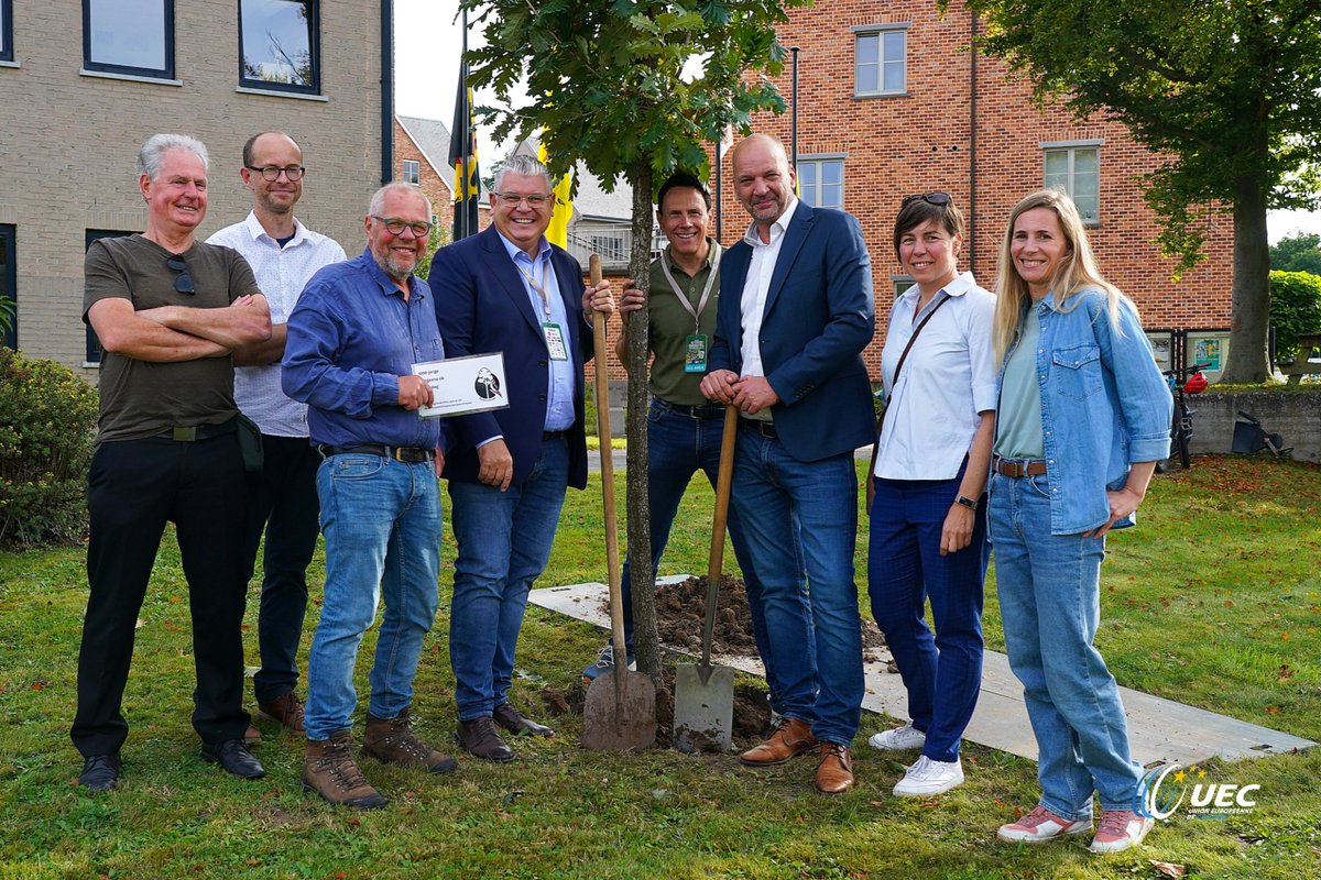 UEC_cycling's tweet photo. ๐ณ What a beautiful day to plant the UEC Forest tree n. 39 in Oud-Heverlee ๐ง๐ช for #EuroGravel23
๐บ๏ธ #UECForest map and info > https://t.co/QmzaWHtqsA https://t.co/r8YSWZudEc