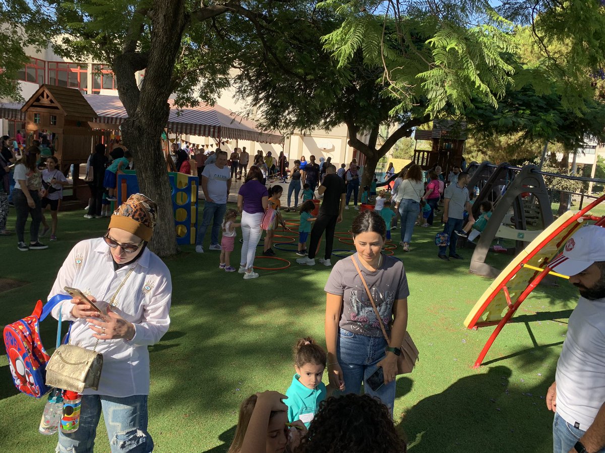 RHHS_Preschool's tweet photo. Our new KG1 students enjoying their first day with their parents 👍👍 https://t.co/bLjrdhaRBO