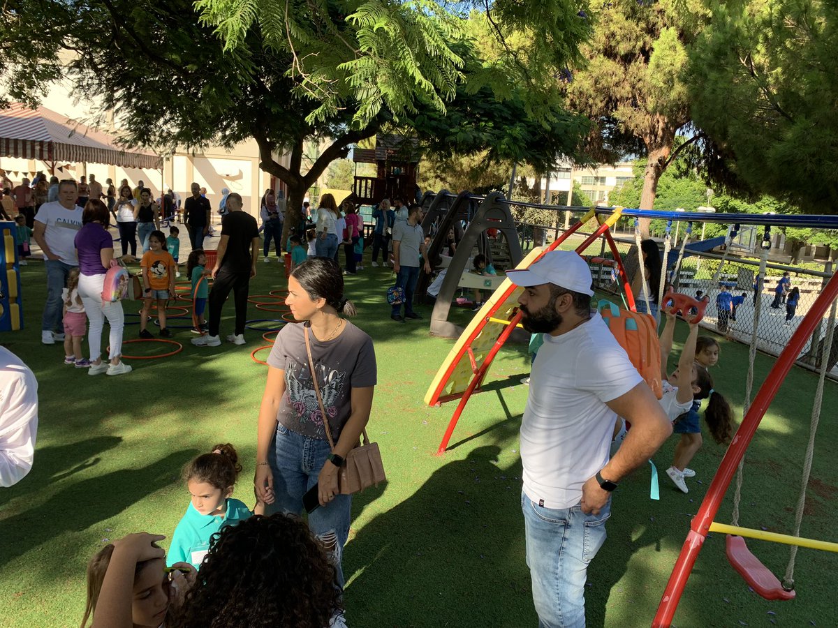 RHHS_Preschool's tweet photo. Our new KG1 students enjoying their first day with their parents 👍👍 https://t.co/bLjrdhaRBO