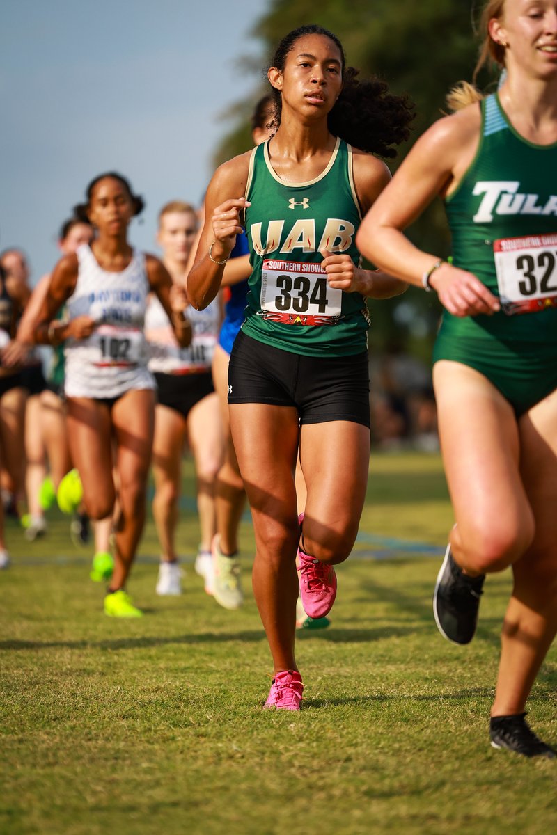 UAB_TF_XC's tweet photo. 𝐅𝐈𝐑𝐒𝐓 𝐁𝐋𝐀𝐙𝐄𝐑 𝐀𝐂𝐑𝐎𝐒𝐒 𝐓𝐇𝐄 𝐅𝐈𝐍𝐈𝐒𝐇 𝐋𝐈𝐍𝐄

Kyra Hayes is the first in the Green and Gold to cross the finish, with a 47th place finish out of 387‼️

#WinAsOne | #LiveInLou https://t.co/RiiIPu08v9