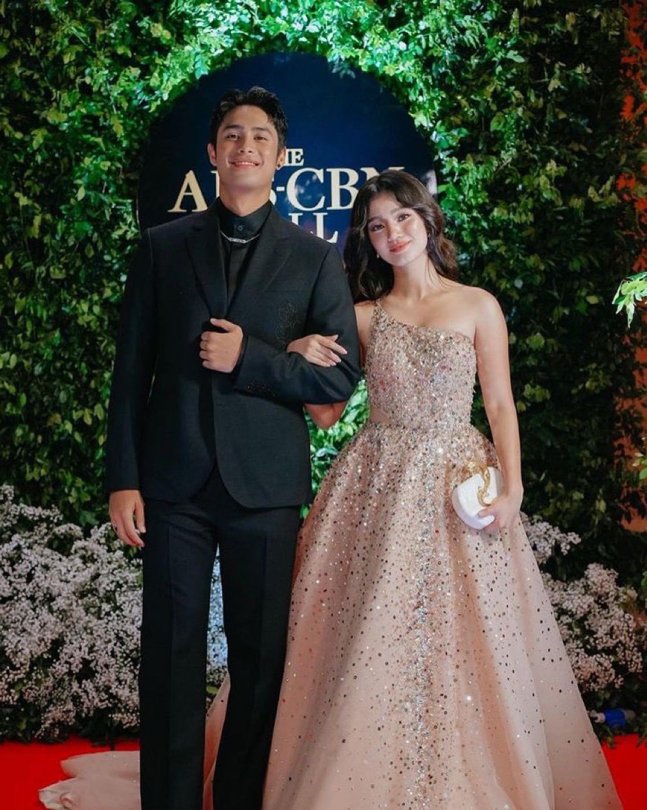 BELLENID0NNY's tweet photo. Donny with Mama Mary #DonBelle https://t.co/XpCUAOQnj0