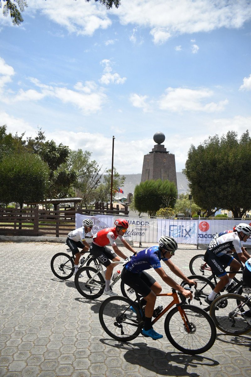 CorDeportiva's tweet photo. A la mitad de la última etapa de la Vuelta Ciclistica al Ecuador
@FedeCiclismoEcu #vec2023 #vueltaciclistica #vueltaciclisticaecuador
📷: @Richard33034914 mitad https://t.co/IMQFpKjzln