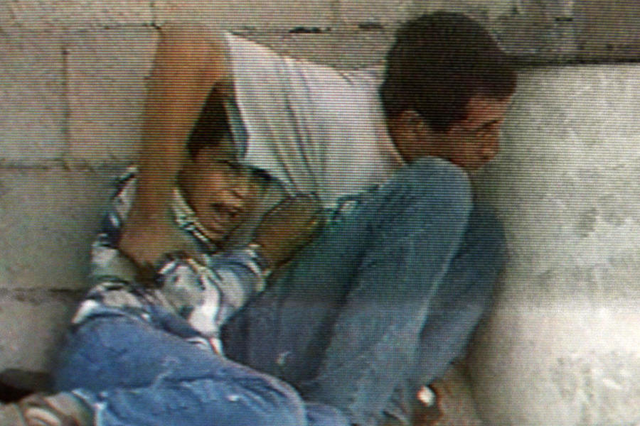 SeixoDani's tweet photo. El 30 de septiembre del año 2000, durante el inicio de la Segunda Intifada y en medio de disturbios generalizados contra la ocupación sionista, el régimen terrorista de Israel asesinaba al niño palestino Muhammad al-Durrah

Hilo🧵👇 https://t.co/NBN5h1fB7U