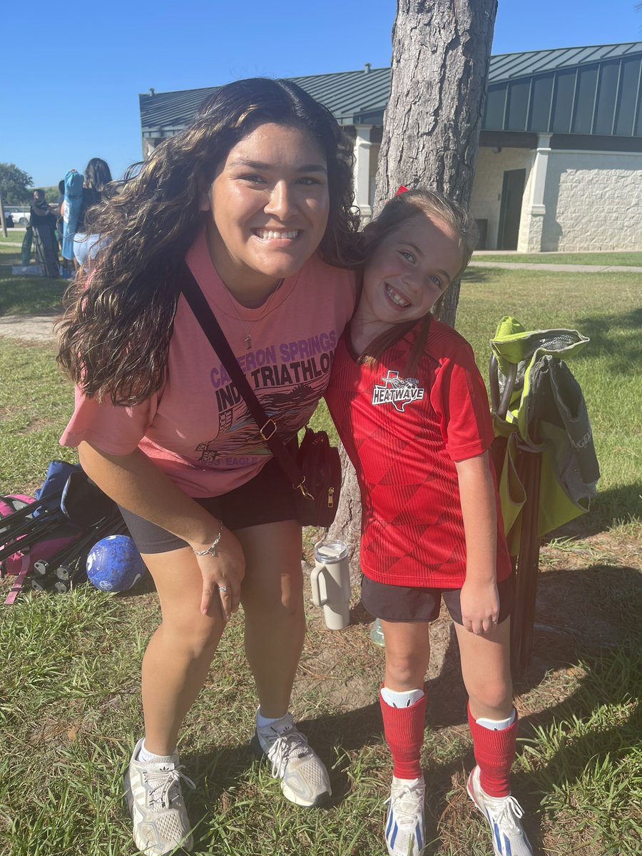 CorderErin's tweet photo. Eleanor’s teacher came to watch her play soccer today! She even got a quick bonus visit from last year’s teacher. This is what happens when you go to the best school ever. https://t.co/xSYOh4SRhS
