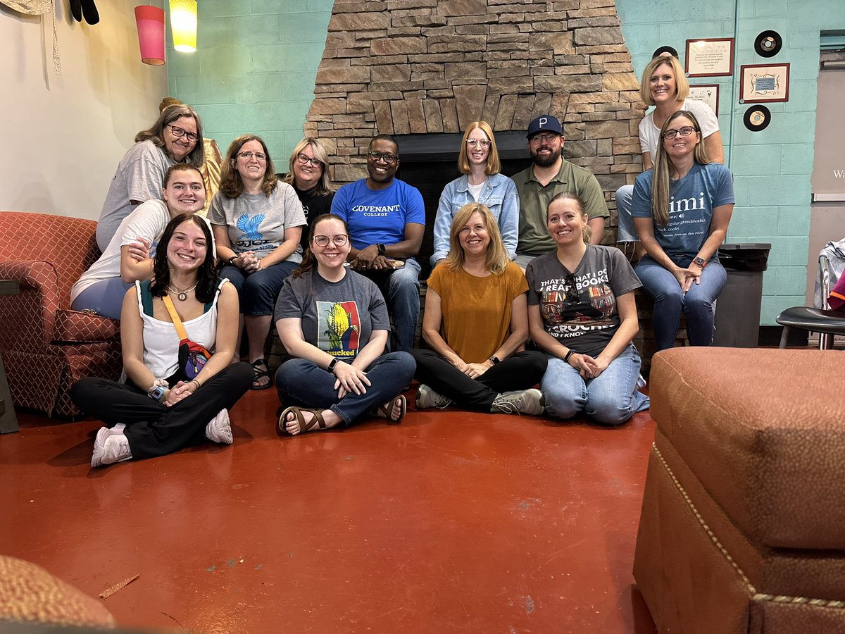 juliedavisEDU's tweet photo. It was a great morning of conversations & connections at @CJDDonuts! #ChaEDU #coffeeEDU had a good crowd to discuss all things educational! https://t.co/t5qYt05i78