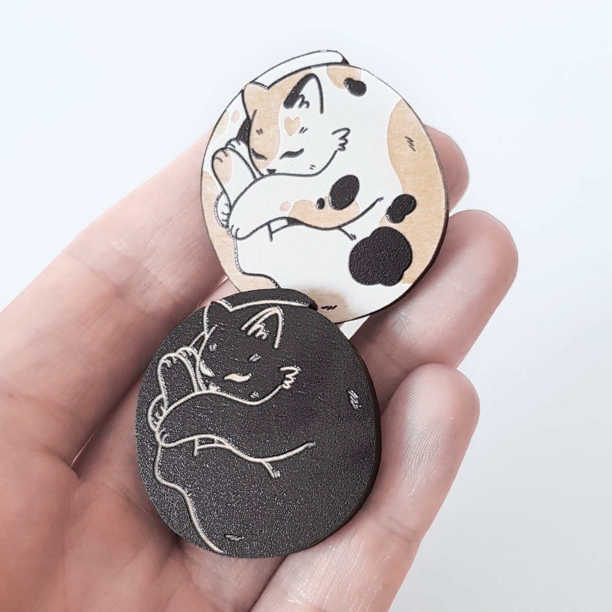 hellocloudy_art's tweet photo. Less than 2 HOURS LEFT TILL UPDATE 👀💦 In the meantime this kitty cooked something special for you! It's a discount potion that makes sticker bundles be 20% off for this weekend 🥘✨ Also I forgot to tell you I'll have these wooden pins!! https://t.co/PKPbHat1XT