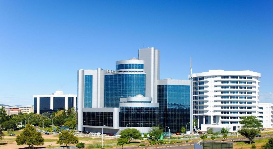 AfricaFactsZone's tweet image. Happy Independence Day Botswana 🇧🇼

Before independence, Botswana was the world's second poorest country. Today, it's an upper middle-income economy.

It had a low literacy rate with only 11 graduates and no university. Citizens contributed to build a university with the second…