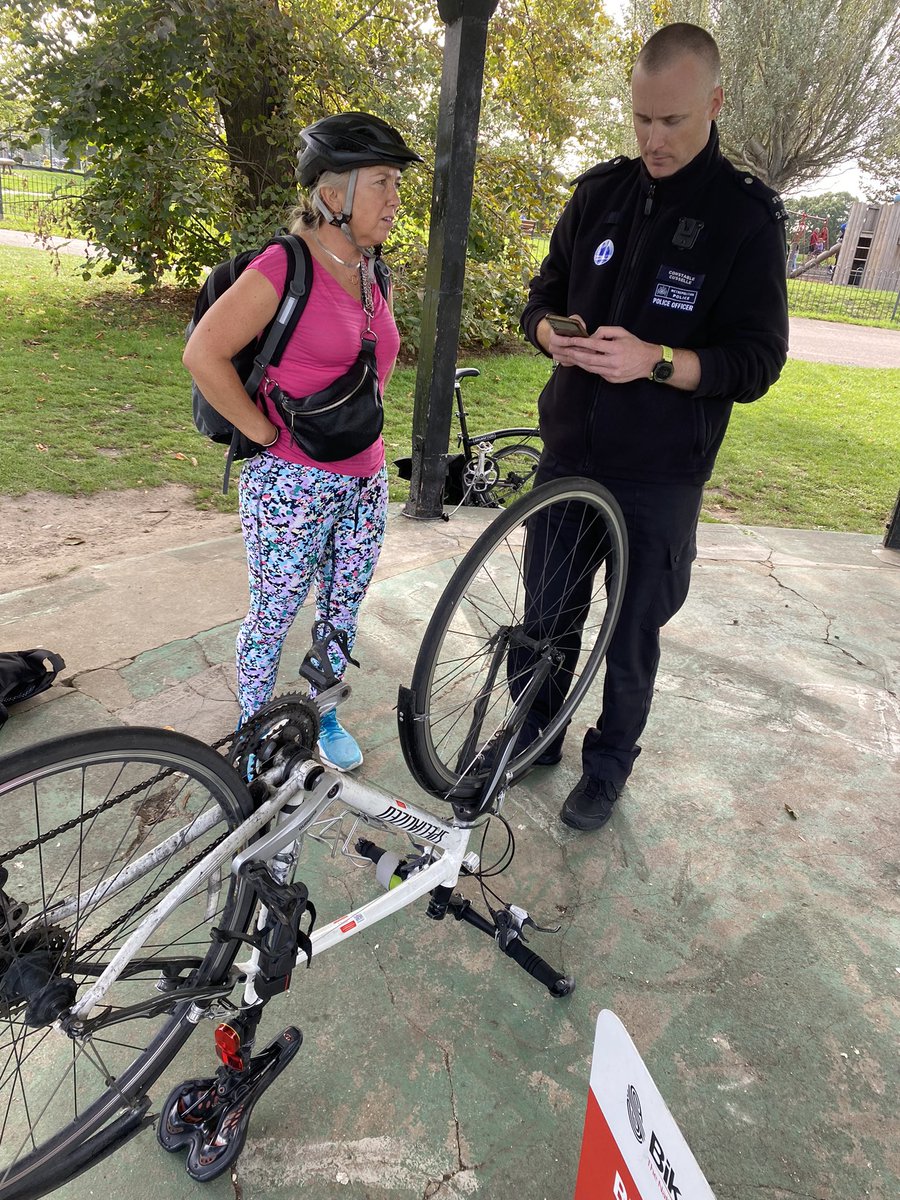 MPSLewisham's tweet image. #Bikemarking 🚲

Fantastic turnout for the community cycle today in #MountsfieldPark with @JanetDaby &amp;amp; @lewicyclists 

5️⃣2️⃣ bikes marked thanks to all who attended